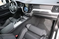 Fahrzeugabbildung Volvo XC60 B4 D AWD Autom R-Design*STDHZG*LUFT*ACC*AHK