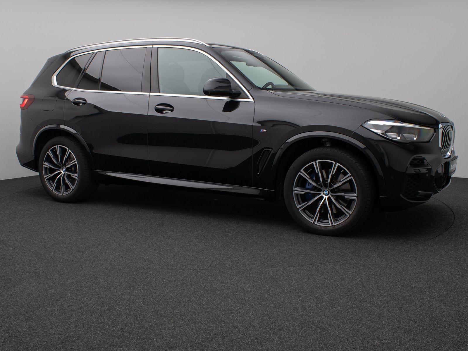 Fahrzeugabbildung BMW X5 xD30d M Sport Panorama 360°HUD HiFi Komfort