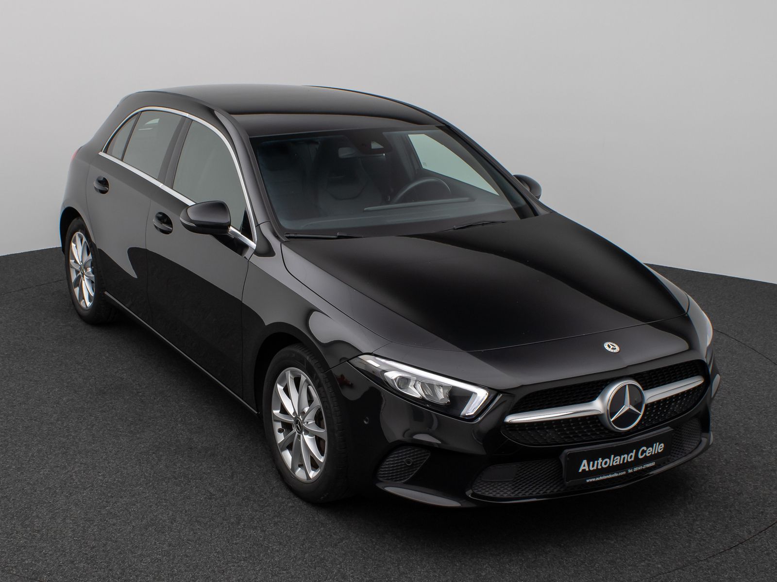 Fahrzeugabbildung Mercedes-Benz A 200 Navi PDC LED Sitzhzg Tempomat Sport 8fach