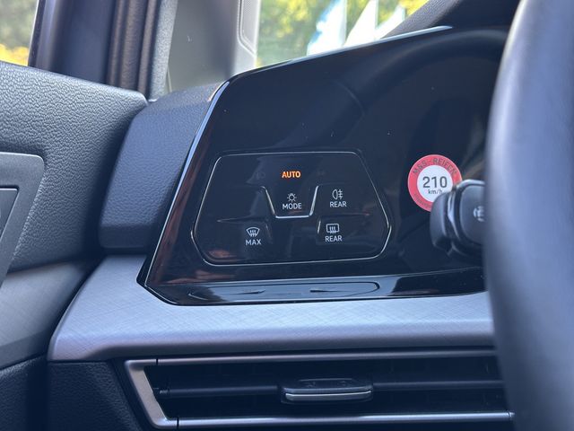 Golf VIII Variant 1.0 eTSI Life DSG AHK ACC LED