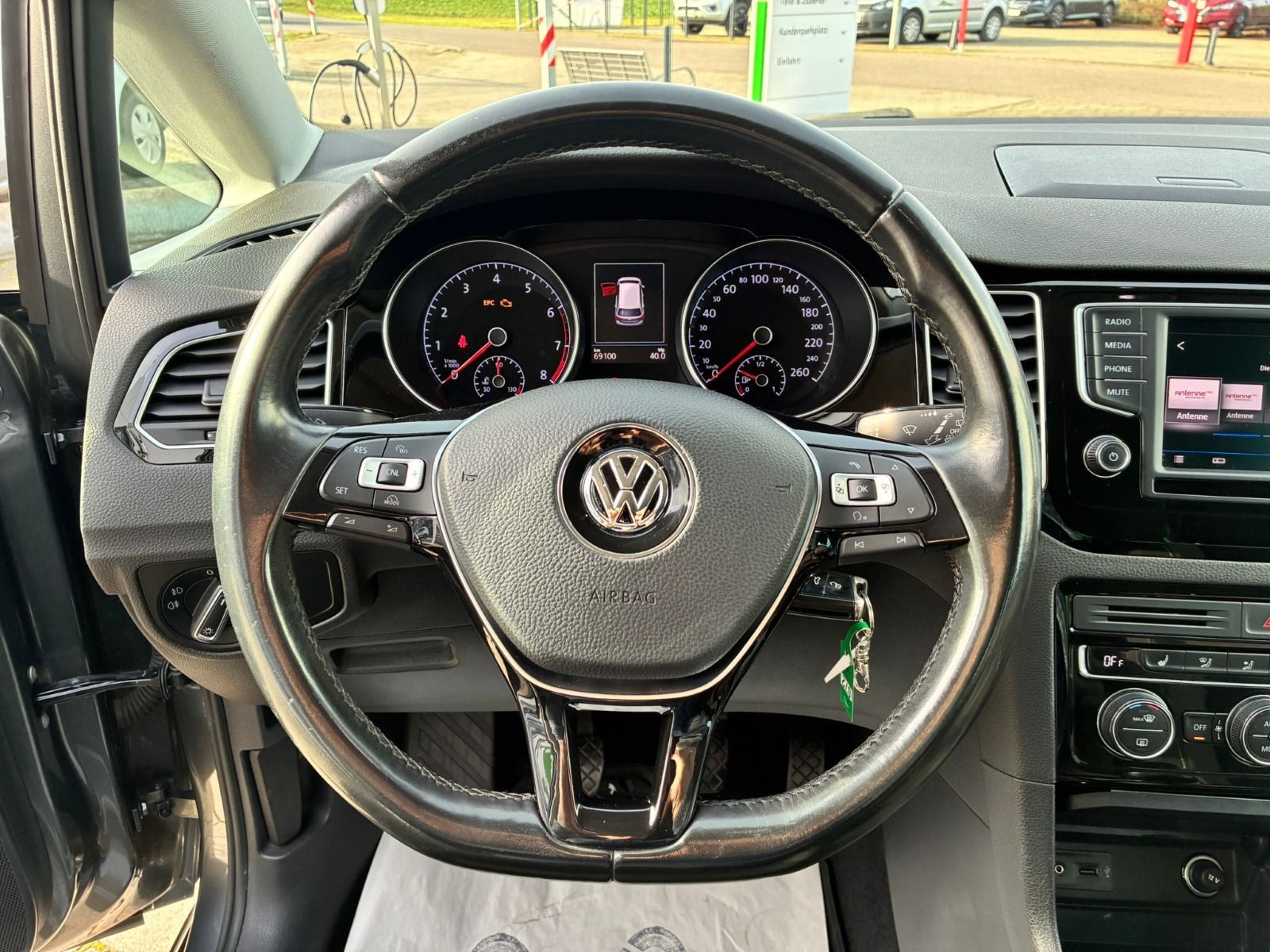 Fahrzeugabbildung Volkswagen Golf Sportsvan Highline 1.4 TSI 6-Gang*Bi-Xenon*