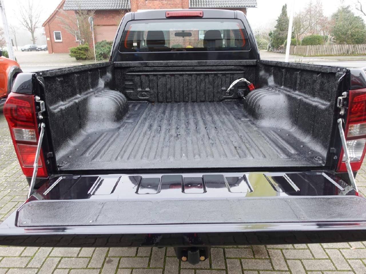Fahrzeugabbildung Isuzu D-Max Space Cab 1,9 LS mit Luftfahrwerk