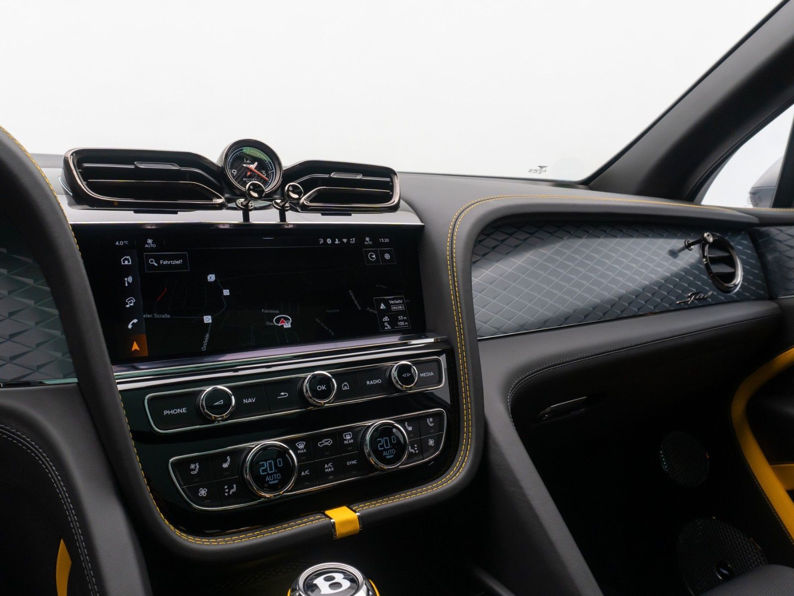 Fahrzeugabbildung Bentley Bentayga 4.0 V8 Speed Individual Carbon MegaVoll