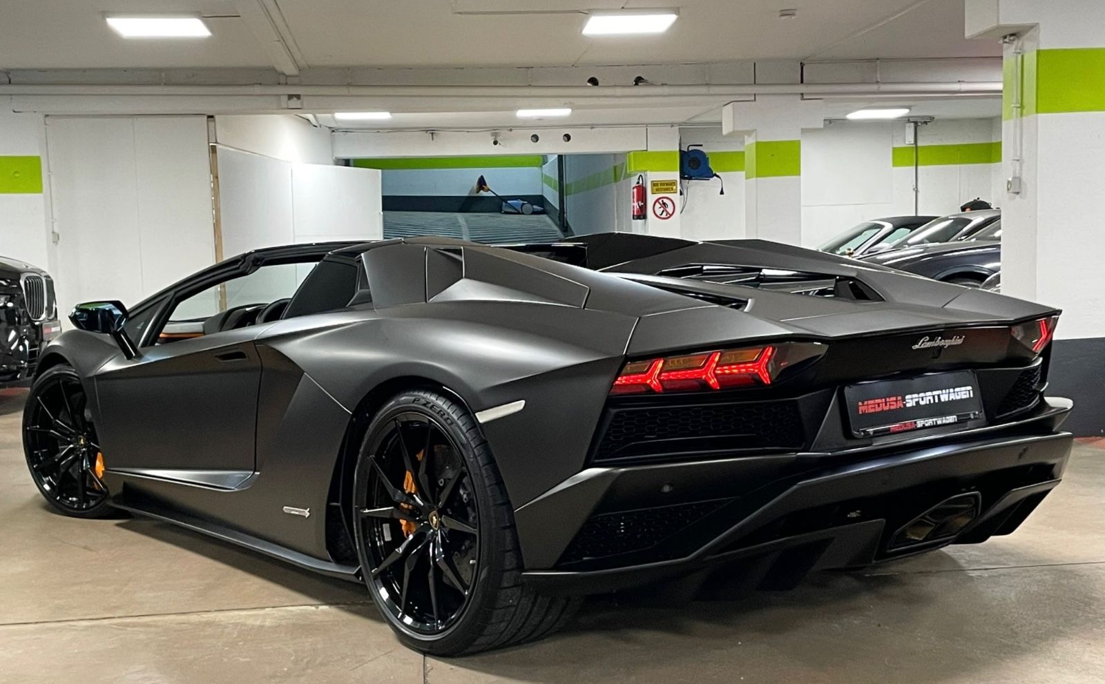 Fahrzeugabbildung Lamborghini AVENTADOR S ROADSTER CARBON LIFT TOPZUSTAND!!!