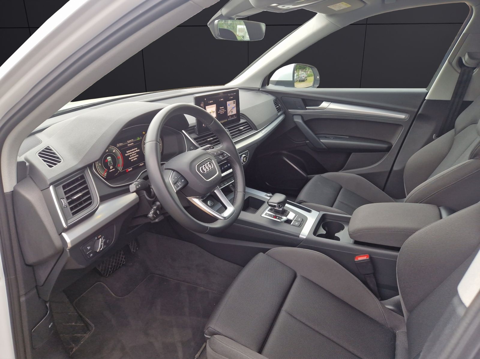 Fahrzeugabbildung Audi Q5 40 TDI quattro S line Navi RearView