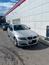 BMW E90 320i Automatik /TÜV 07.2027/Garagenwagen/PDC - BMW 320: E90 320i