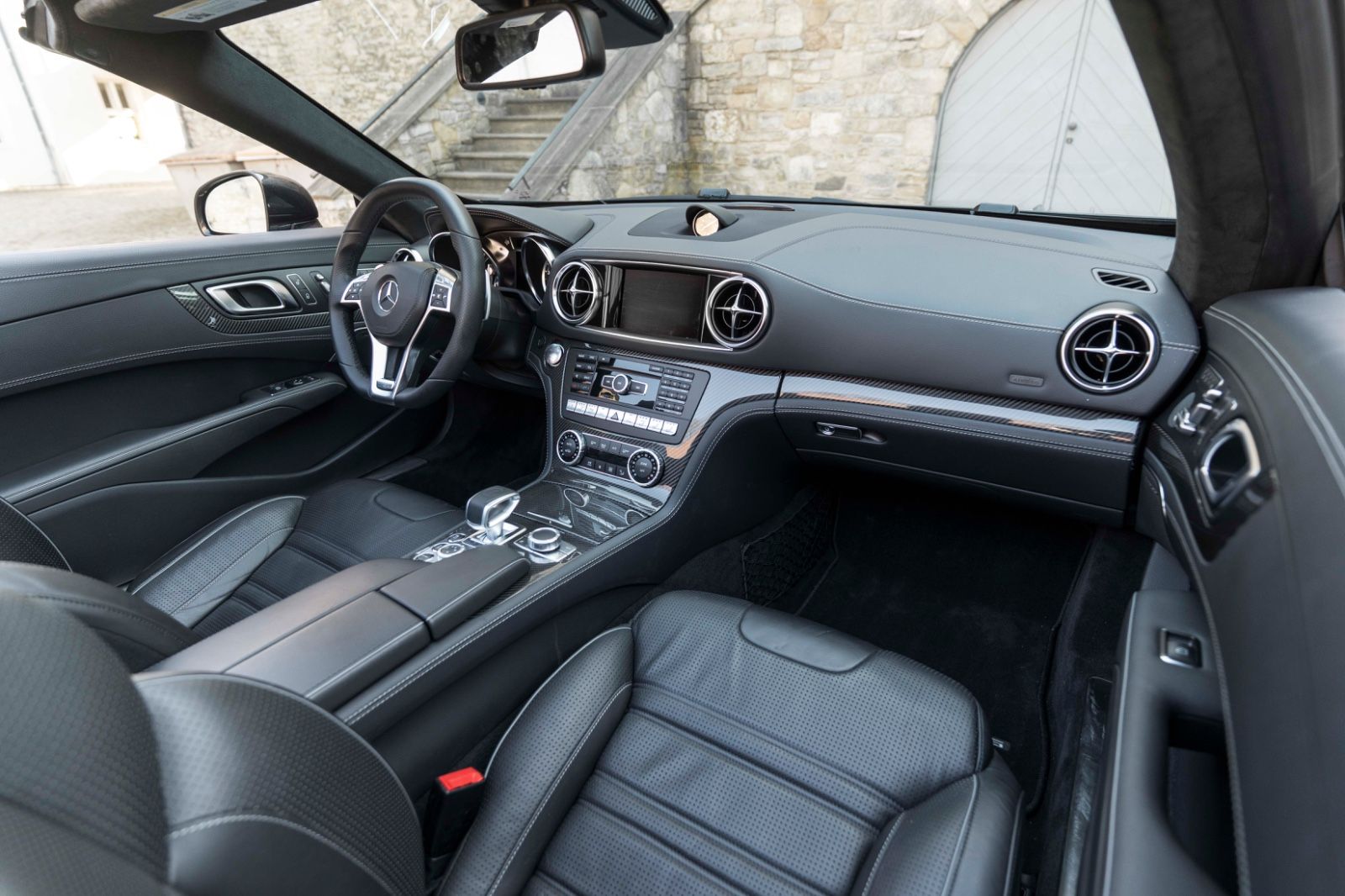 Fahrzeugabbildung Mercedes-Benz SL 63 AMG CARBON H&K KAM AIRSCRAF SOFT-CLOSE
