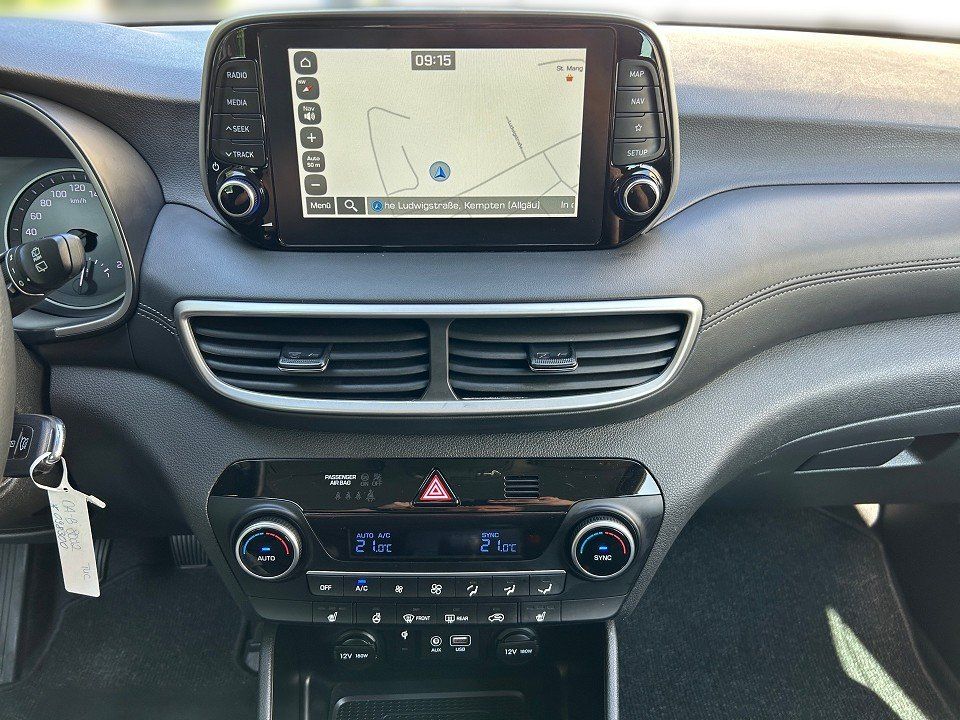 Fahrzeugabbildung Hyundai TUCSON 1.6 CRDi 2WD STYLE CARPLAY+360°+NAV+SHZ++