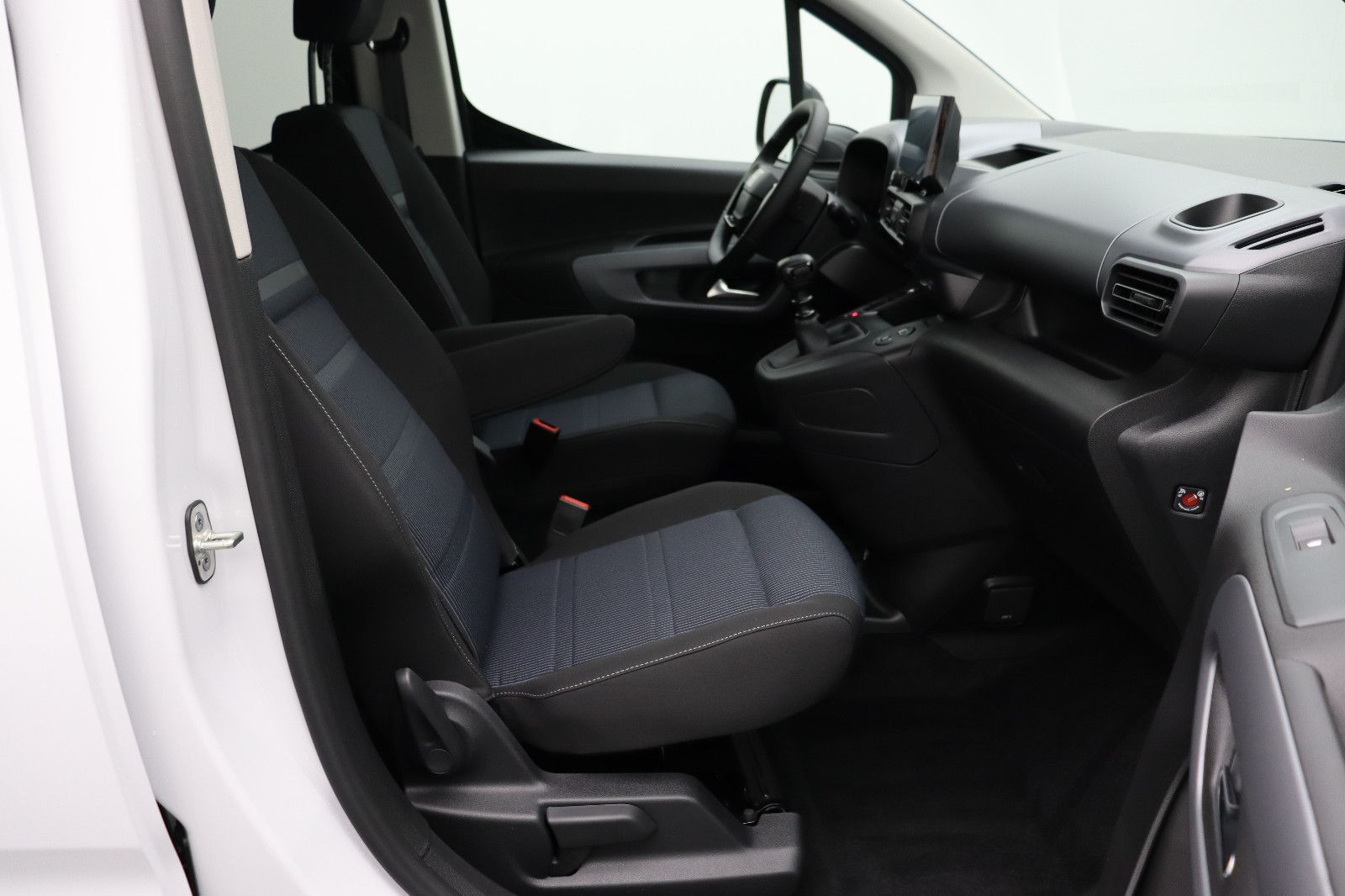 Fahrzeugabbildung Fiat Doblo Kombi L2 1.5 BlueHDi 5-Sitzer