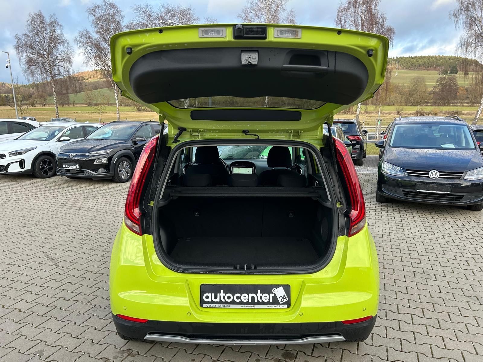 Fahrzeugabbildung Kia e-Soul°64 kWh°CCS°3 Phasen°1.Hand°Kamera°LED°