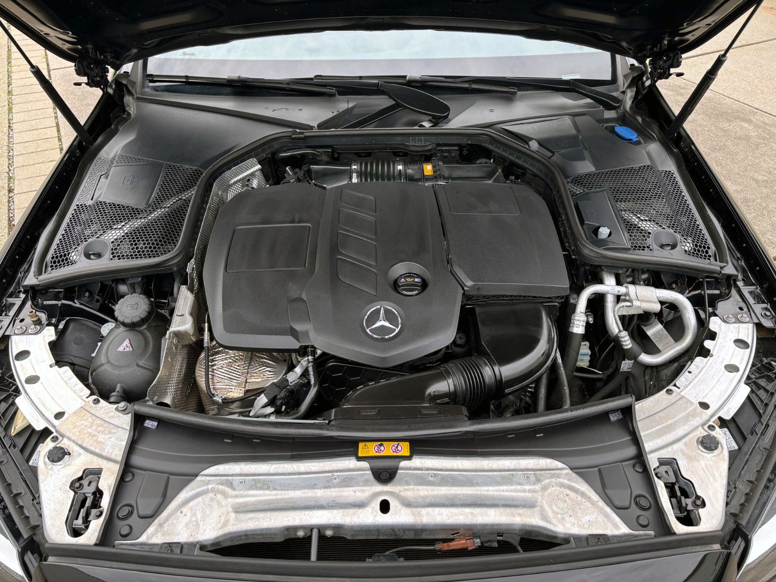 Fahrzeugabbildung Mercedes-Benz C220d T-Modell Avantgarde ACC 360° AHK PANO NAV