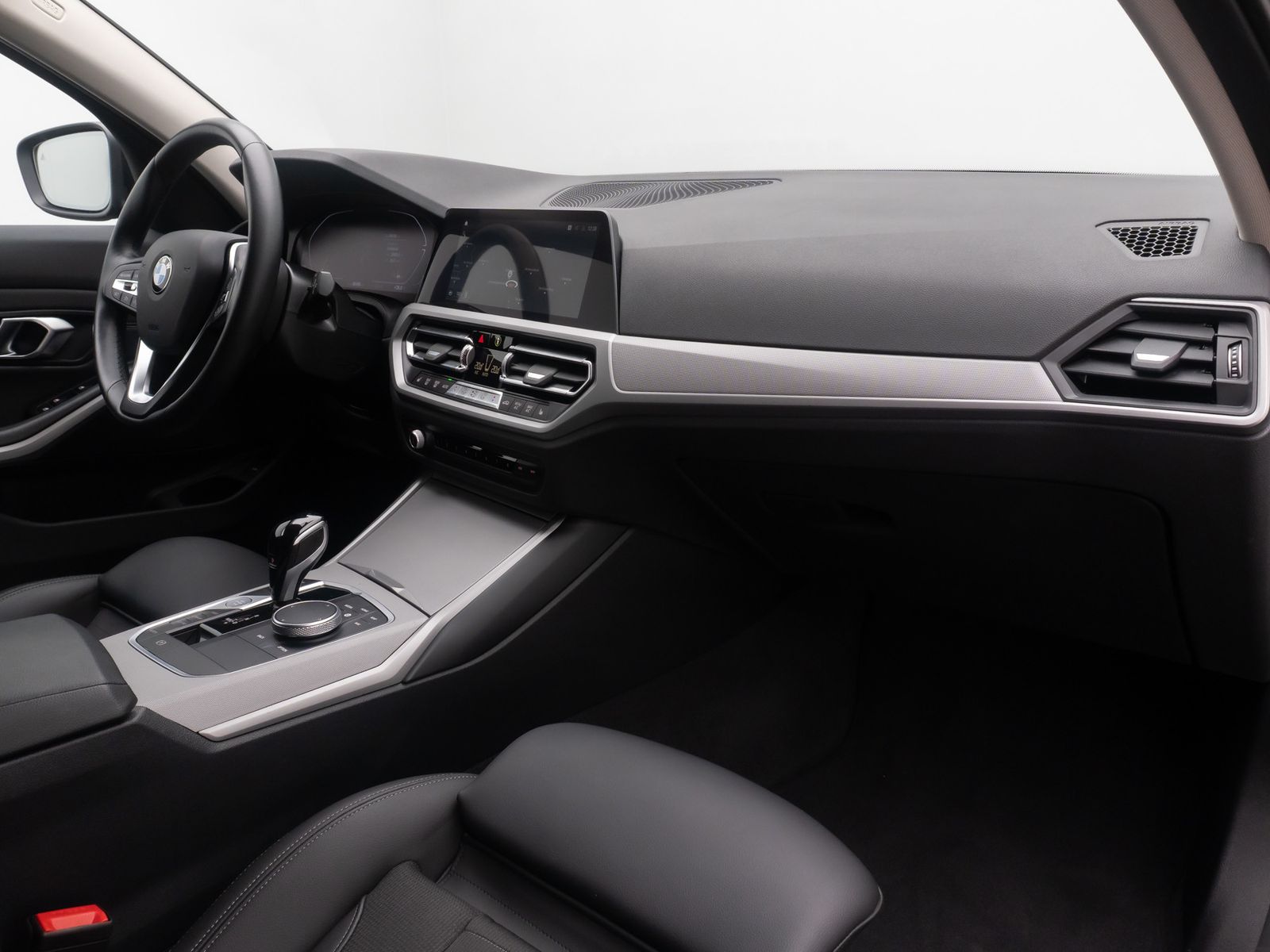 Fahrzeugabbildung BMW 318d DAB CockPitPro Fernlichtassist PDC Sport