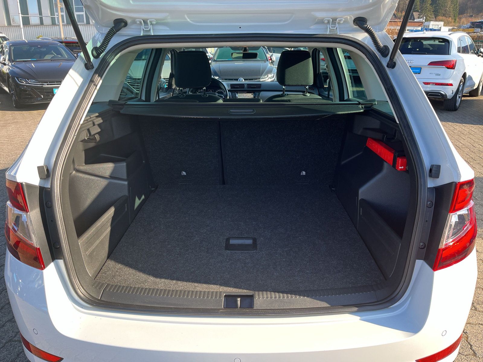 Fahrzeugabbildung SKODA Fabia Combi 1.0 TSI Drive 125 LED PANO KAMERA AC