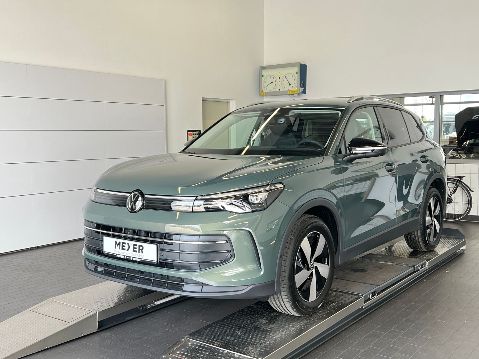 Fahrzeugabbildung Volkswagen Tiguan  ENERGY 2.0 TDI DSG *AHK, Navi, Ganzjahre