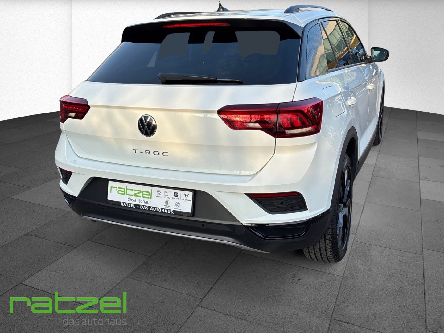 Fahrzeugabbildung Volkswagen T-Roc Sport 1.5 TSI DSG AHK+El. Panodach+Navi