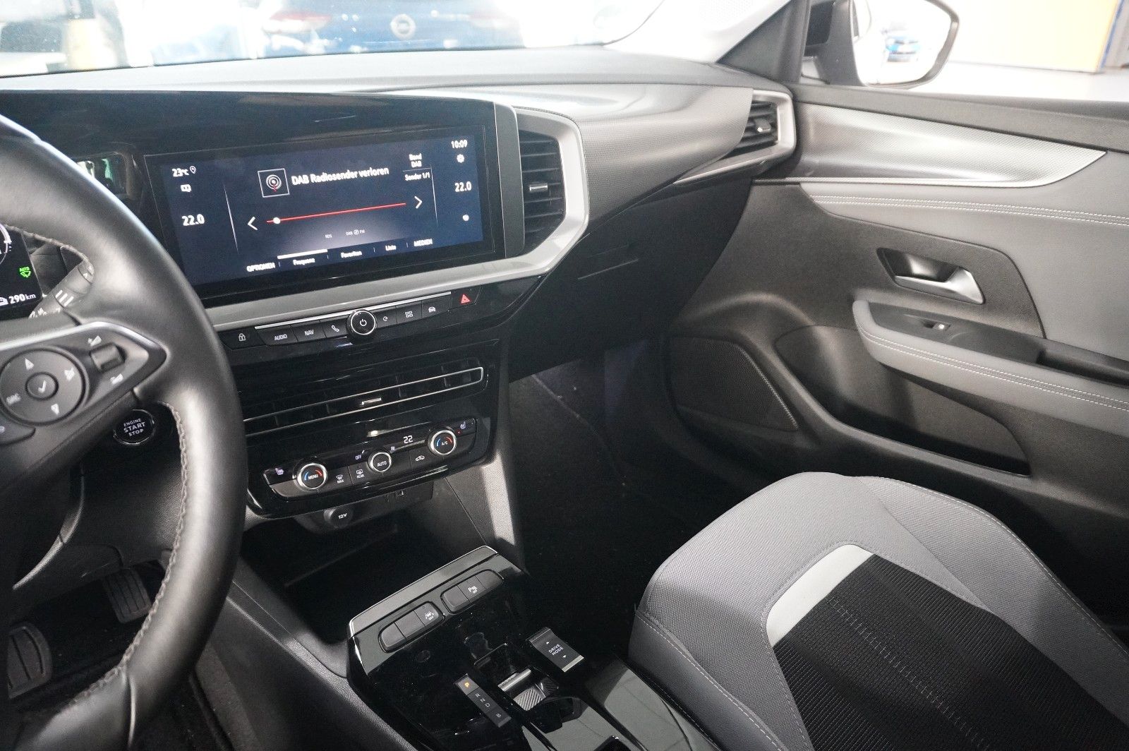 Fahrzeugabbildung Opel Mokka-e ELEGANCE 3-PHASIG NAVI/LED/VIRTU/SHZ/DAB