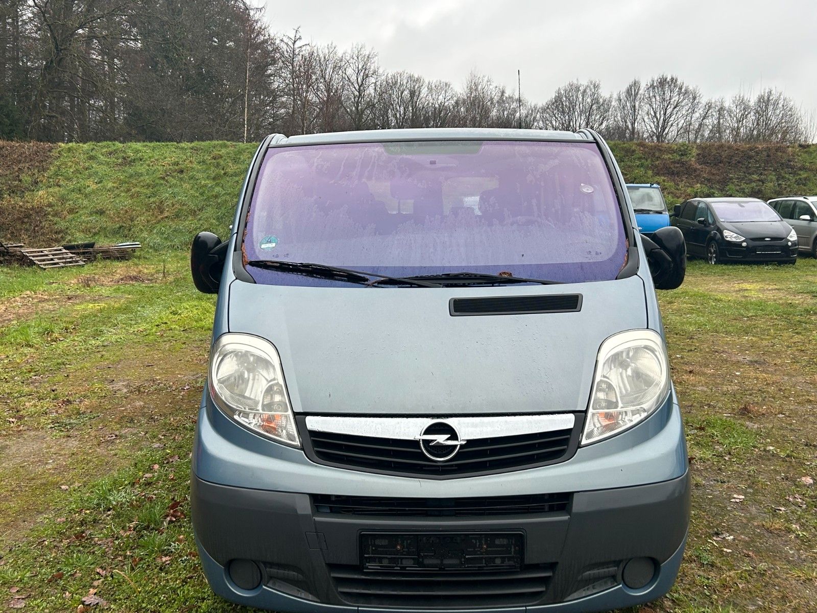 Fahrzeugabbildung Opel Vivaro 2.5 Kombi L1H1 9 Sitzer