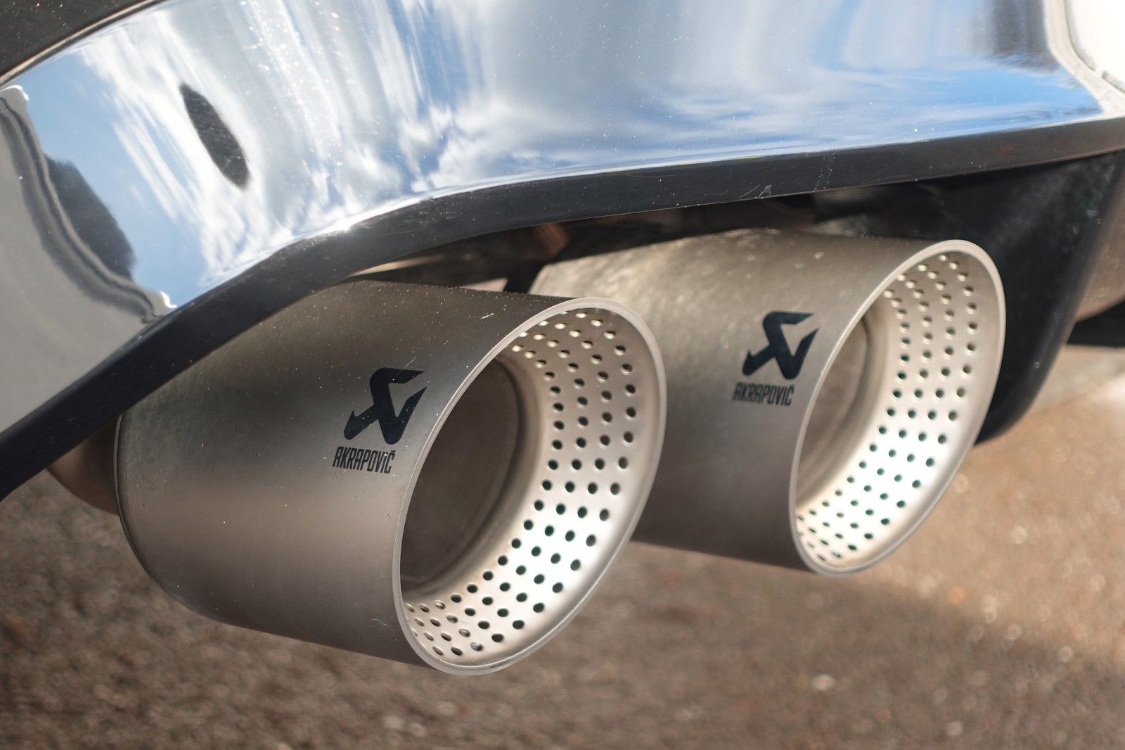 Fahrzeugabbildung Volkswagen Golf VIII R 2.0TSI 4Motion,Akrapovič,Pano,Matrix