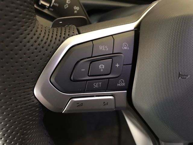 T-Roc R-Line 1.5 eTSI DSG*AHK*KAMERA*ACC*