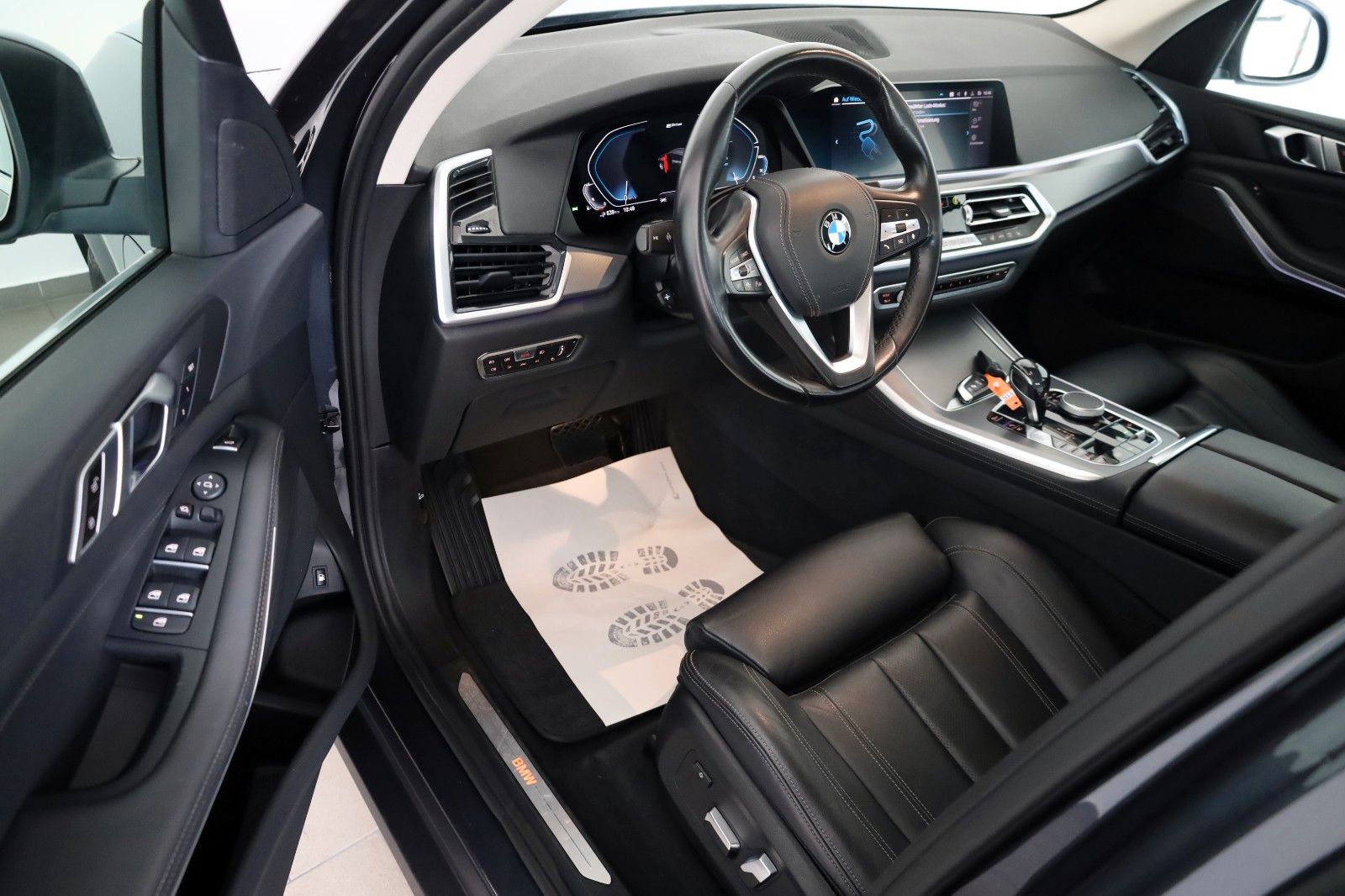 Fahrzeugabbildung BMW X5 xDrive 45e Leder,Navi,LED,SH,Panorama,Parkass