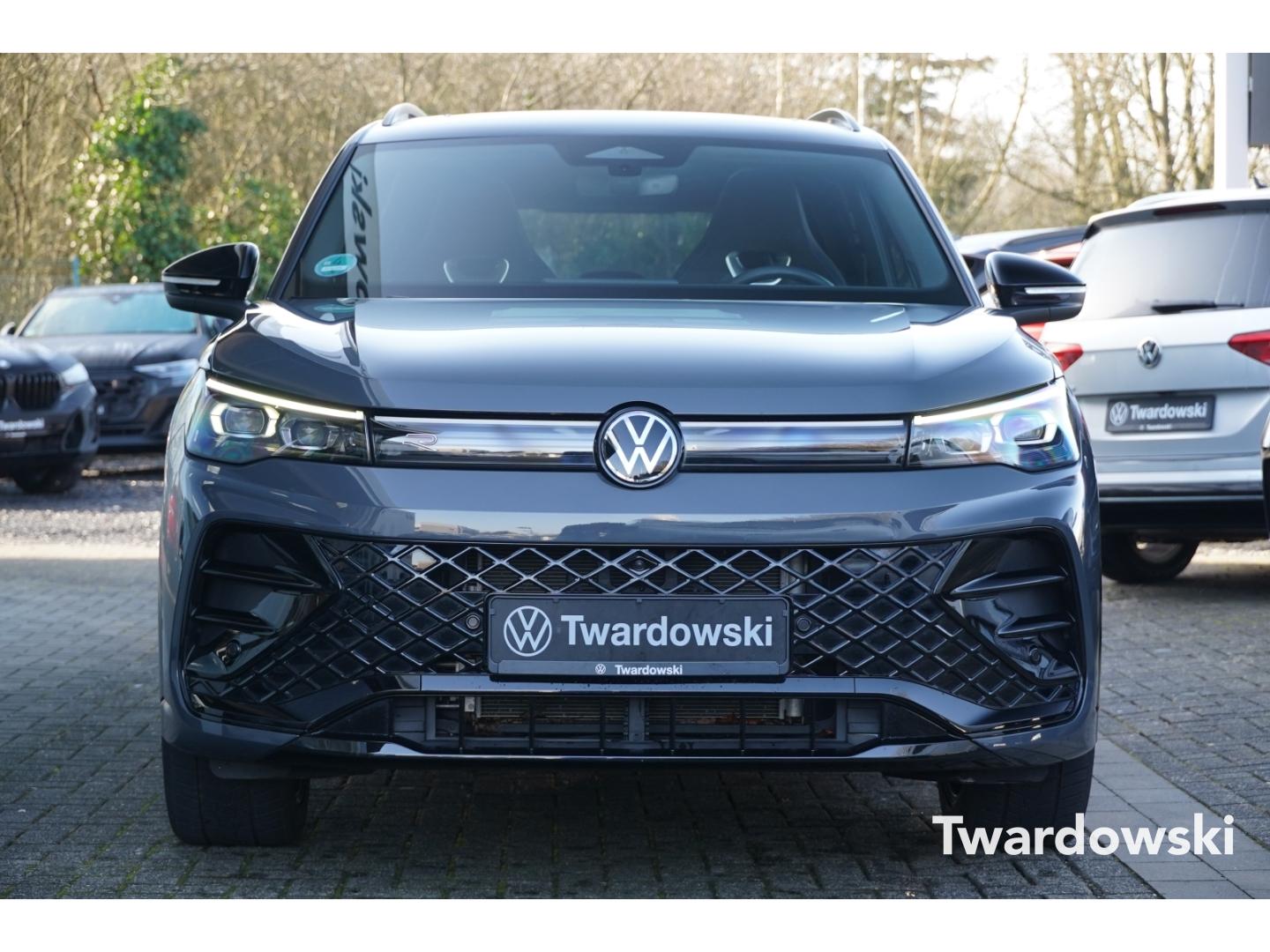 Volkswagen Tiguan 1.5 TSI R-Line MATRIX eHybrid PANO AHK HU