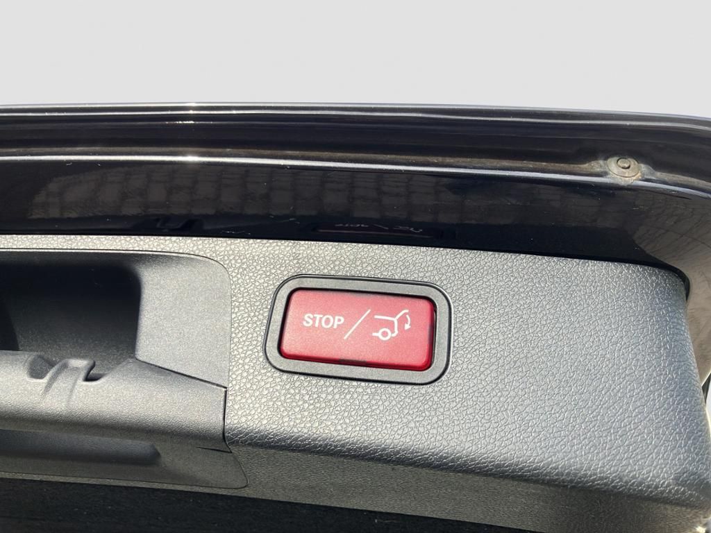 Fahrzeugabbildung Mercedes-Benz E 300 de 4MATIC T-Modell Night Paket*AHK*HUD*360