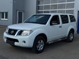 Nissan Pathfinder 2.5 dCi LE 7-Sitzer Kamera 4x4 Sitzhz - Nissan Pathfinder: Le