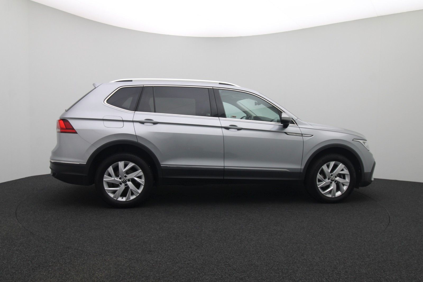 Fahrzeugabbildung Volkswagen Tiguan Allspace Life DSG ACC AHK 7Sitze LED