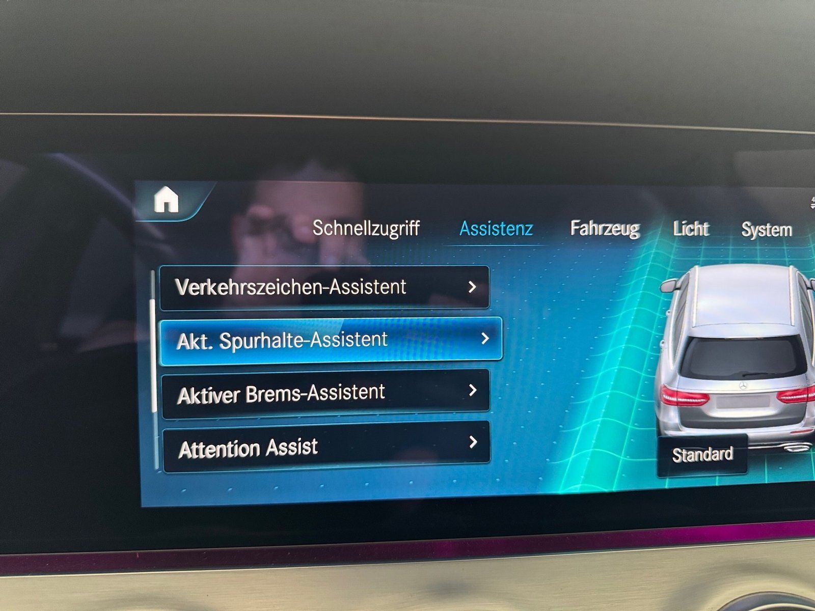 Fahrzeugabbildung Mercedes-Benz E 220 T d Avantgarde*LED*Kamera*Spur*Easy-Pack*