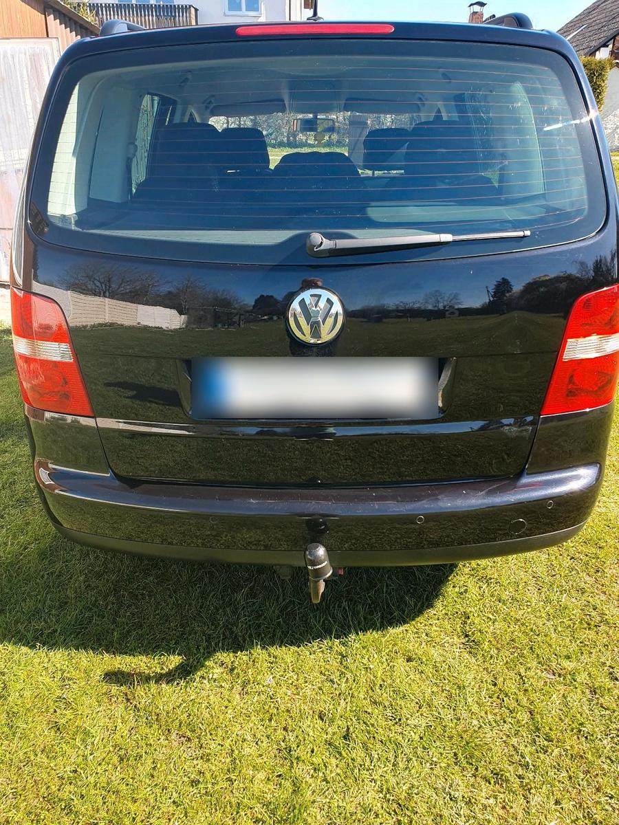 Volkswagen Touran 2006 — rear view