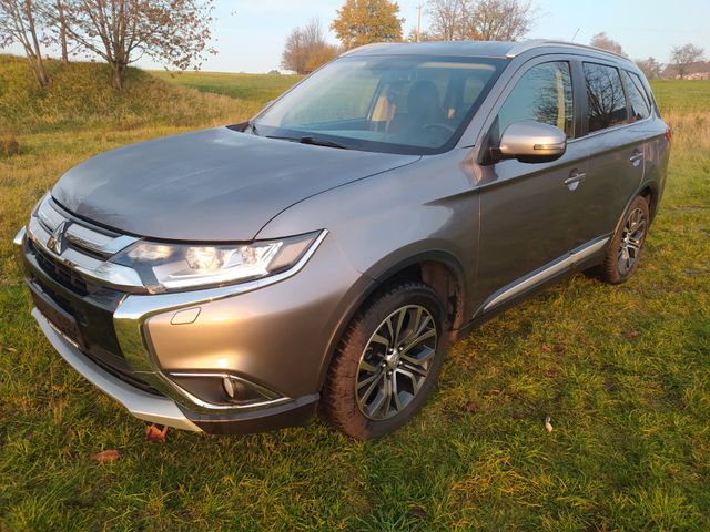 Mitsubishi Outlander 2.2 DI-D 4WD Automatik SUV-Star+ S...