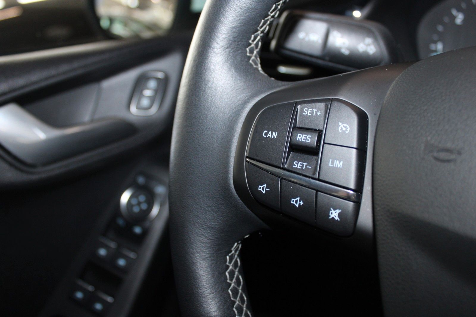 Fahrzeugabbildung Ford Fiesta 1,5 TDCi Cool & Connect 5-trg NAVI LED