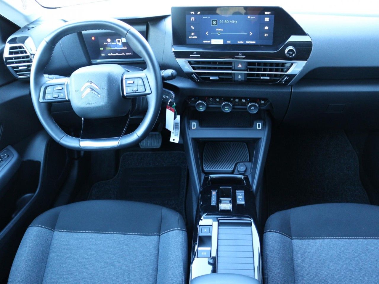 Fahrzeugabbildung Citroën ë-C4 FEEL 136