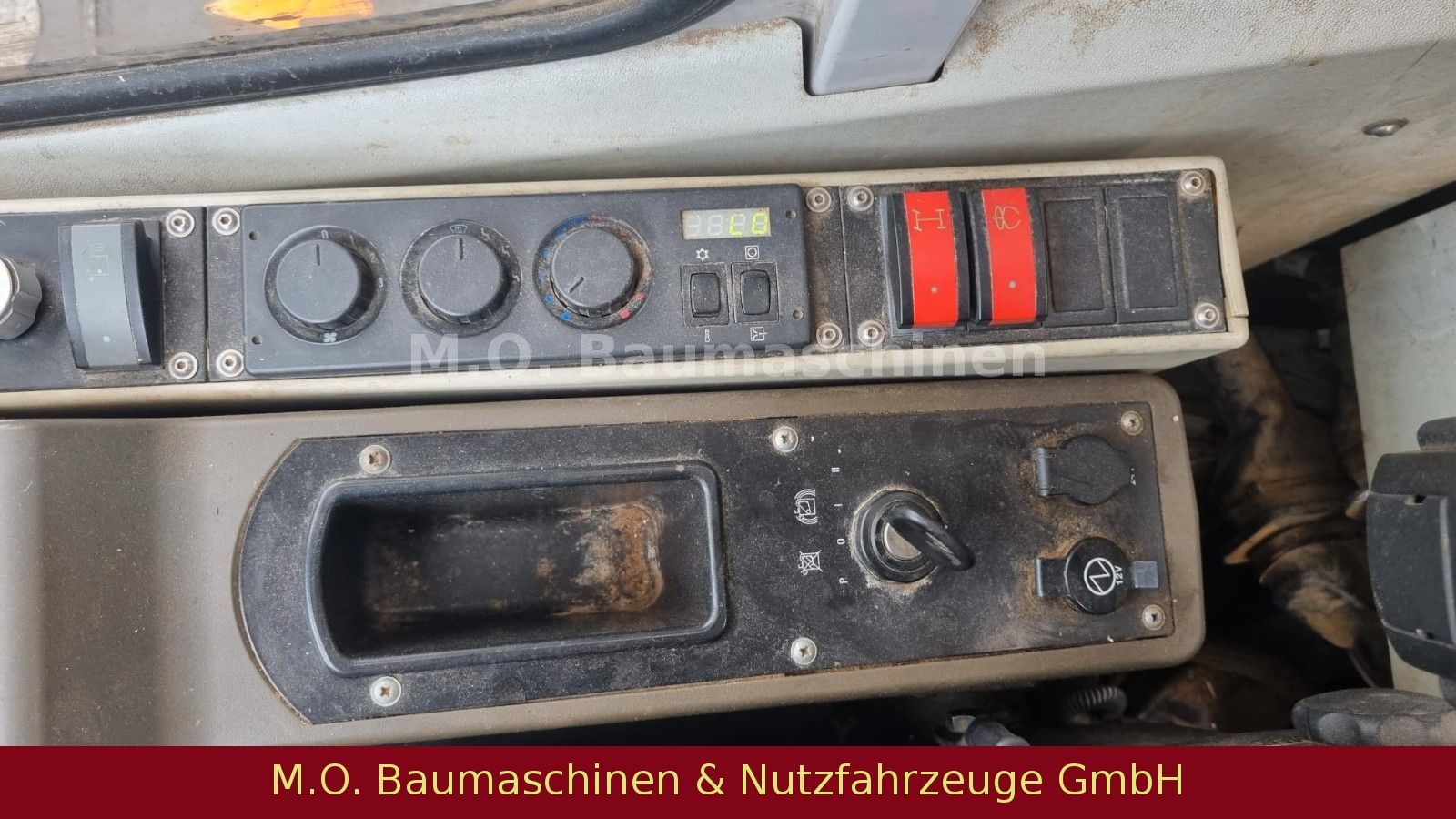 Fahrzeugabbildung Sennebogen 821 E Greifer/ AC / ZSA /Umschlagbagger