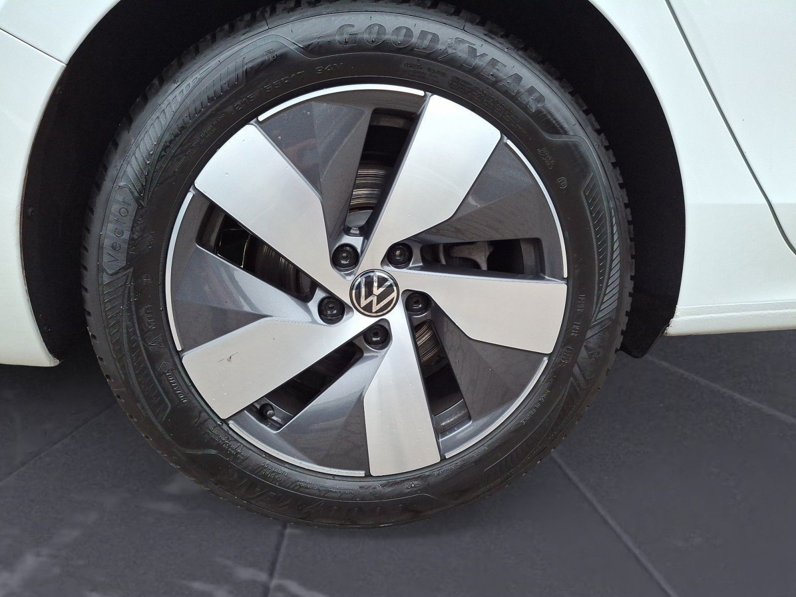 Volkswagen Passat - Bild 10