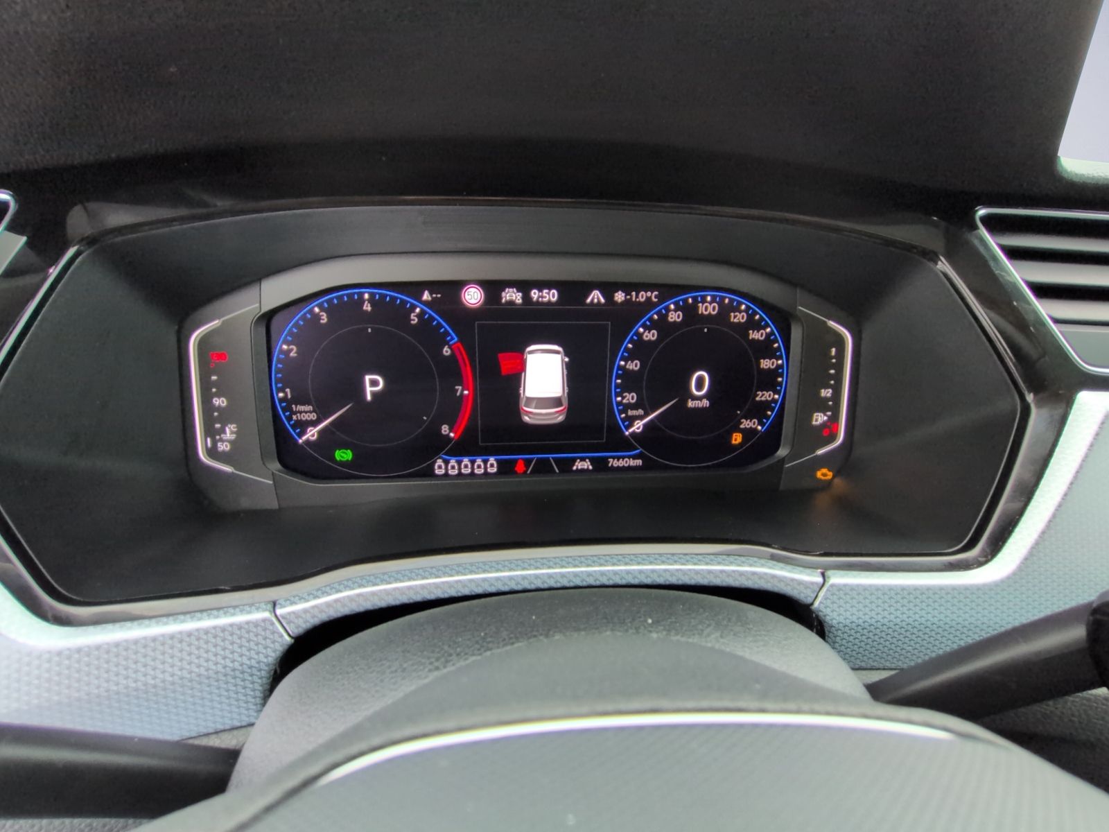 Touran R Line 1.5 TSI DSG 7Sitzer+AHK+PANO+MATRI