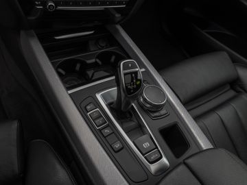 Fahrzeugabbildung BMW X5 xD40d M Sport Kamera Panorama HUD DAB H/K AHK