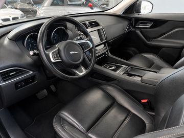Jaguar F-Pace - 9