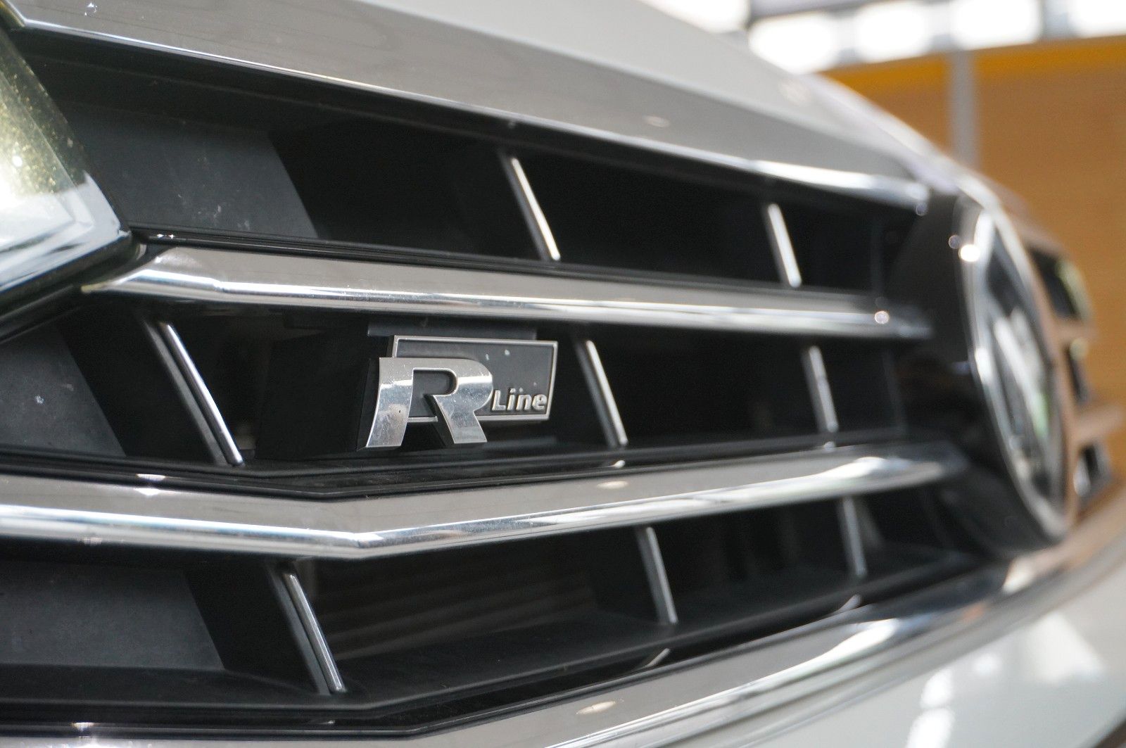 Fahrzeugabbildung Volkswagen Passat VARI. 2.0D R-LINE 4M NAVI/LED/KAMERA/AHK