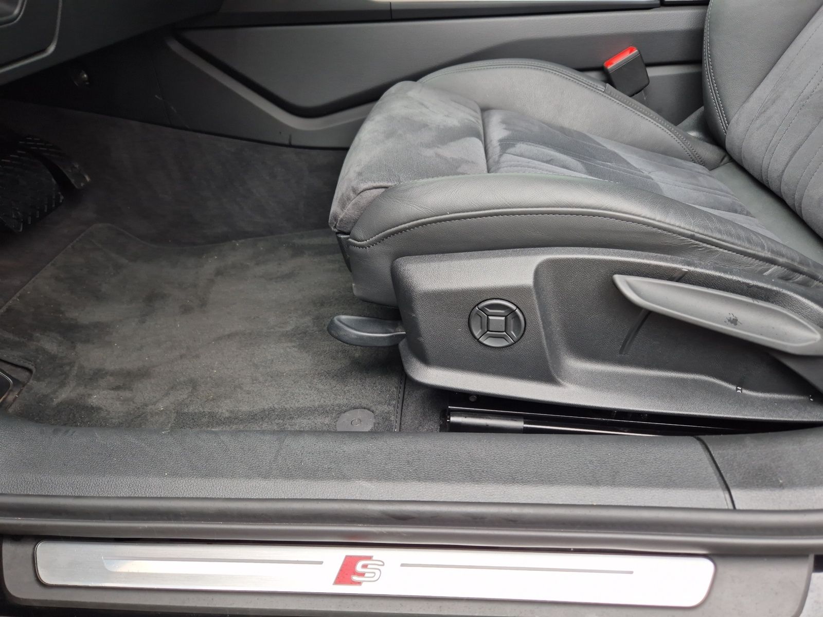 Fahrzeugabbildung Audi A6 Avant 45 TFSI quattro advanced S-tronic S-lin