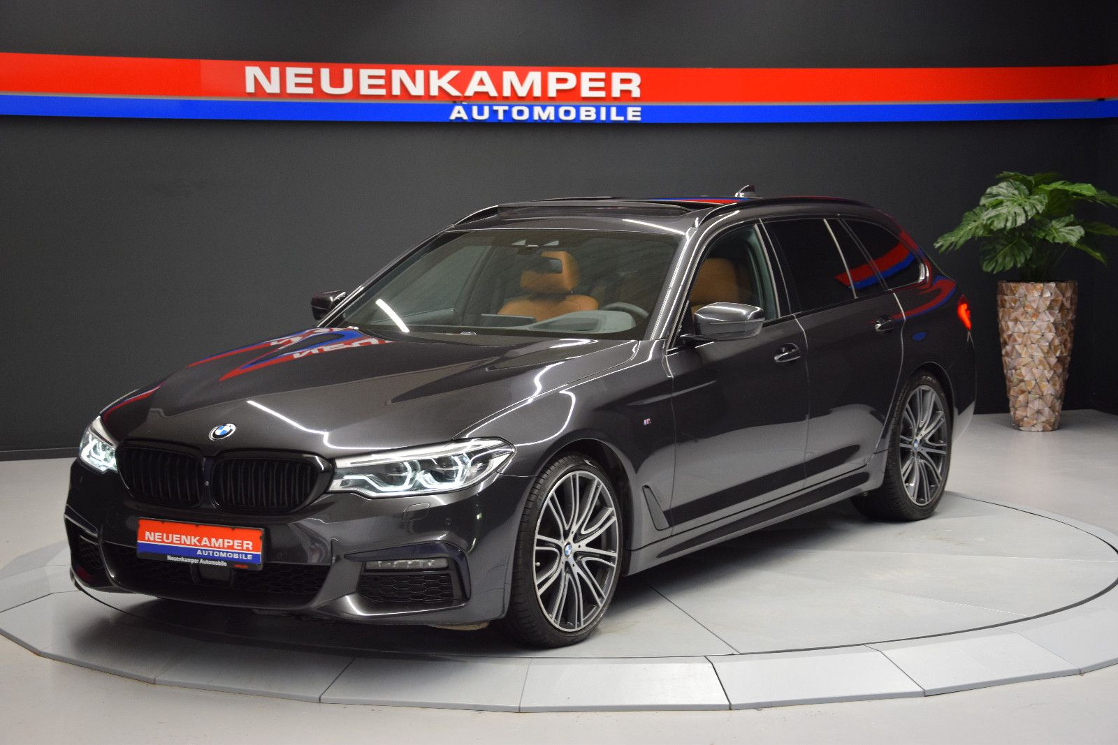 Fahrzeugabbildung BMW 520 d xDrive M Sport Leder Panorama H&K 360°