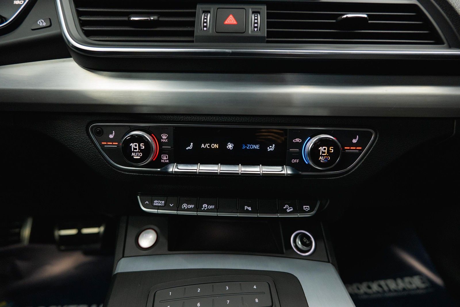 Fahrzeugabbildung Audi SQ5 3.0 TDI quattro Optik-Paket Schwarz *LED*19%
