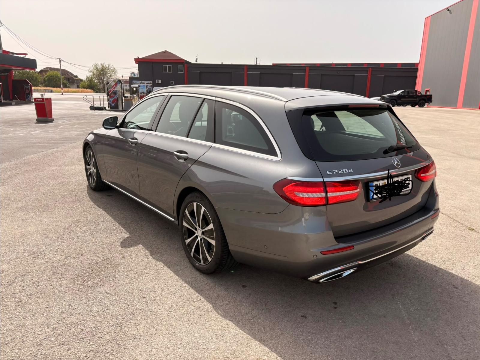 Mercedes-Benz E 220 d T Autom