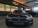 BMW M760 Li xDrive M-Sportpaket CHAUFFEUR/SSD/VOLL - BMW M760 aus 2017