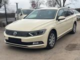 Volkswagen Passat 2.0 TDI Aut*Kam*Navi*PDC*Klima* - Volkswagen Passat: Taxi