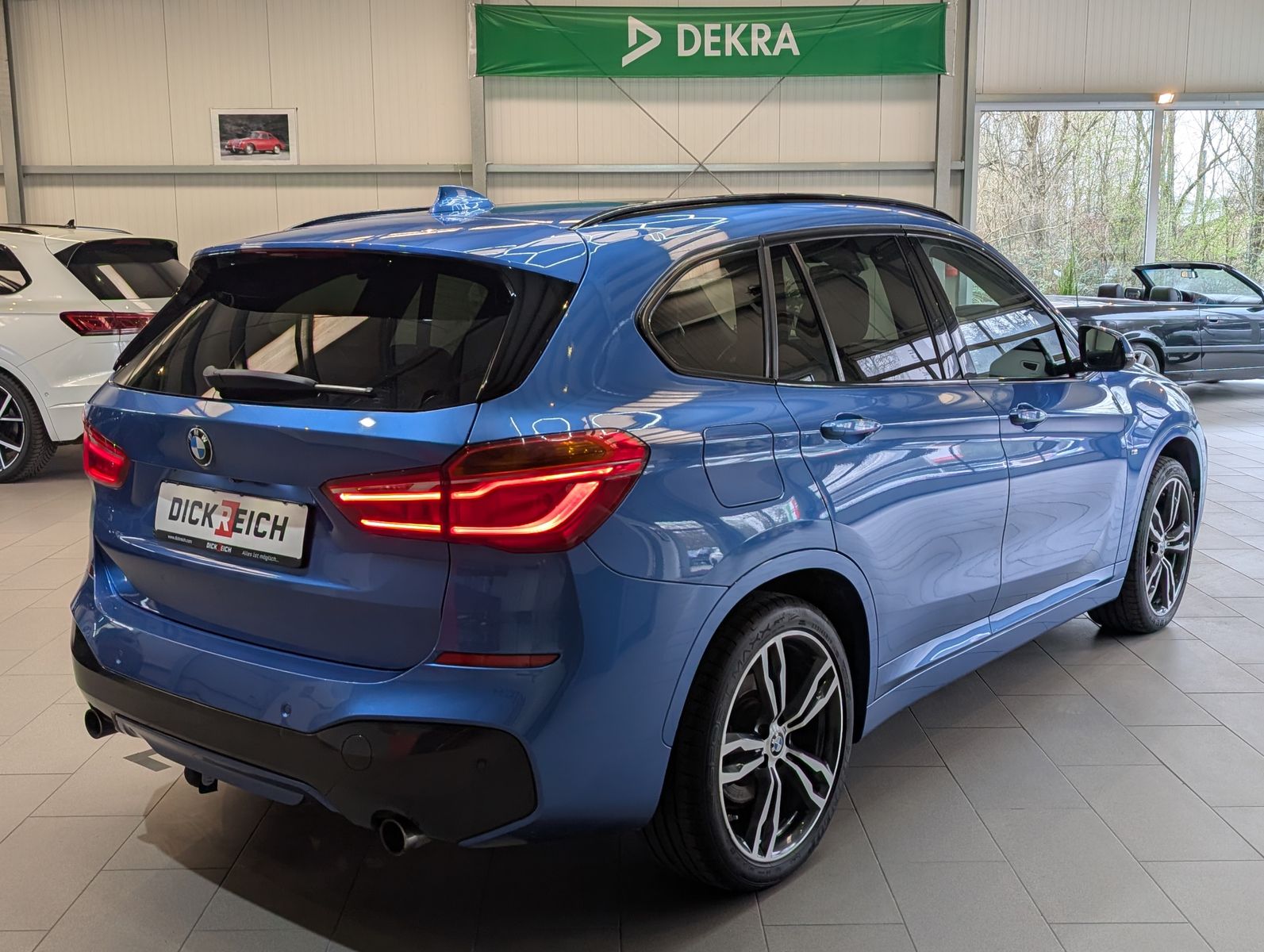 Fahrzeugabbildung BMW X1 20d xD M-Sport LED H&K Cam HUD Pano AHK 19"