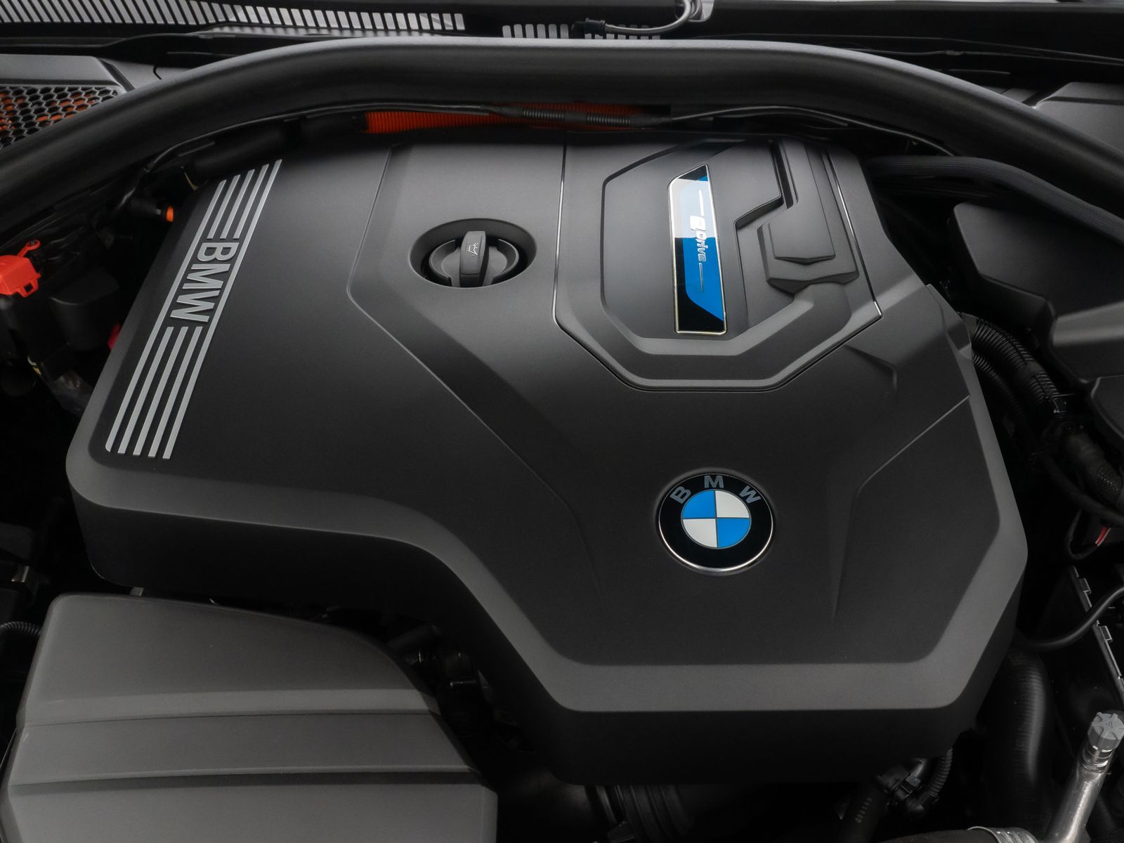 Fahrzeugabbildung BMW 330e Kamera DAB Stop&Go AHK Sport Fernlichtassis