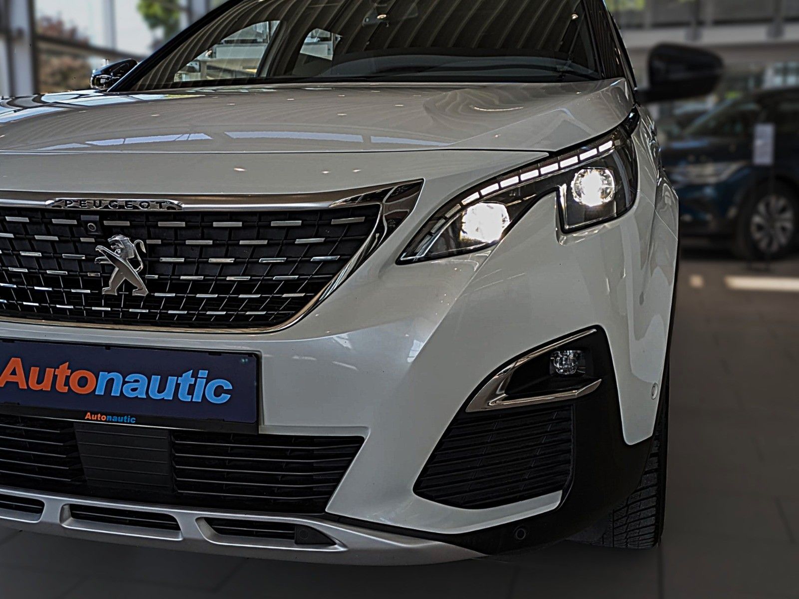 Fahrzeugabbildung Peugeot 5008 GT-LINE LEDER NAVI PANORAMA LED AHK 7-SITZE