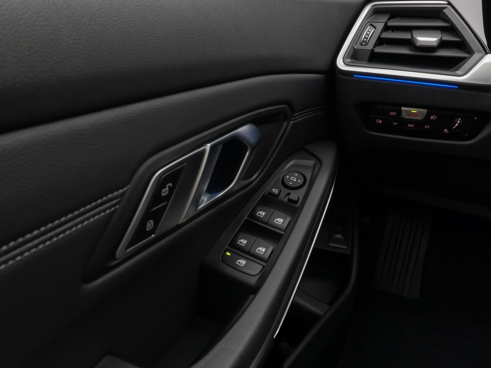 Fahrzeugabbildung BMW 330i xD SportLine Panorama Kamera Laser DAB HiFi