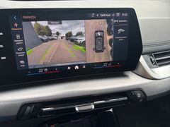 Fahrzeugabbildung BMW 218i Active Tourer M Sport -- Pano/HeadUp/19LM